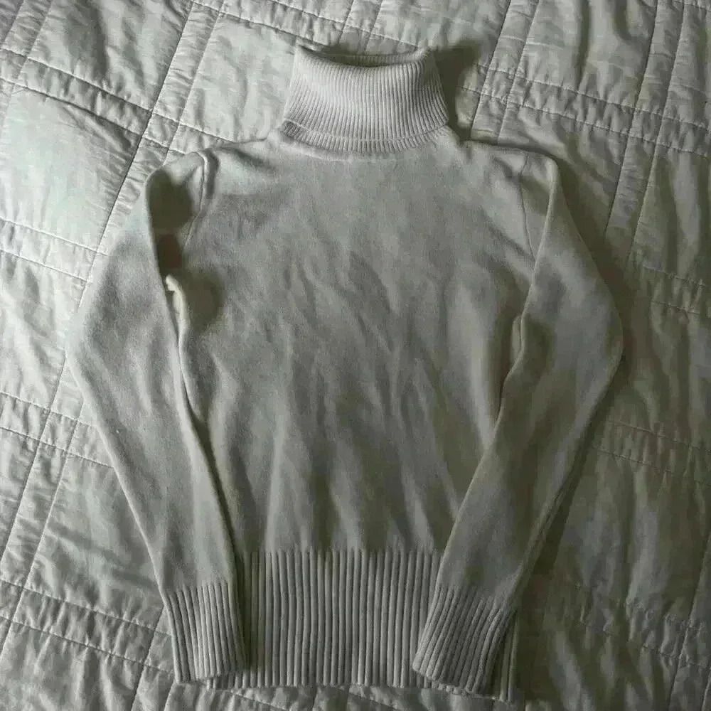 Knit white minimalist‎ turtleneck sweater women’s small warm cozy chic